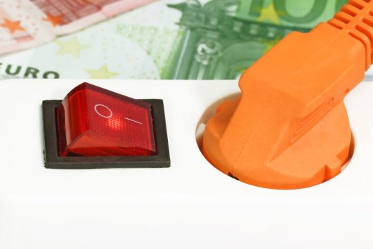 Τιμολόγια ηλεκτρικού ρεύματος Οκτωβρίου: τι ανακοίνωσαν οι πάροχοι