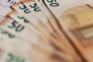 Ερχεται «κόφτης» στις επιδοτήσεις ρεύματος