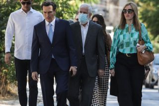 «Τον κατέστρεψαν και τώρα θέλουν να τον πεθάνουν. Δεν είναι βιαστής»