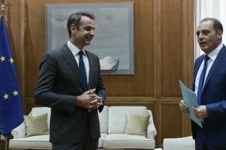 «Γλυκά μάτια» στον Βελόπουλο για συνεργασία!