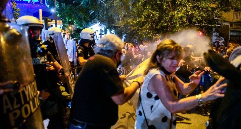 Με χημικά και συλλήψεις η καταστολή μαζικής πορείας για τα Εξάρχεια