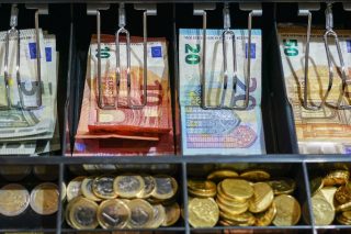 Είναι η μείωση της ευημερίας, ανόητε