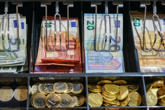 Είναι η μείωση της ευημερίας, ανόητε