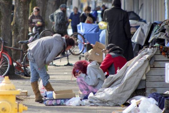 Σε κίνδυνο φτώχειας το 28% των Ελλήνων
