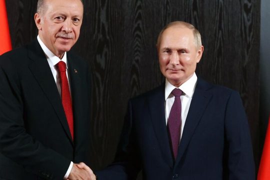 Το εκκρεμές του Ερντογάν ανάμεσα σε Ρωσία και Δύση