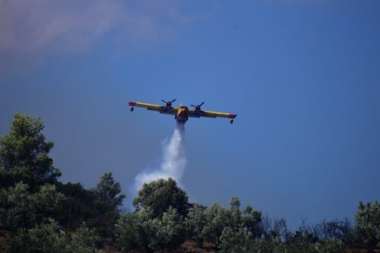 Μεγάλη κινητοποίηση της Πυροσβεστικής για το πύρινο μέτωπο στα Κύθηρα