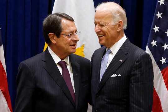 Ιστορική άρση του εμπάργκο όπλων από τις ΗΠΑ στην Κύπρο και τουρκική οργή
