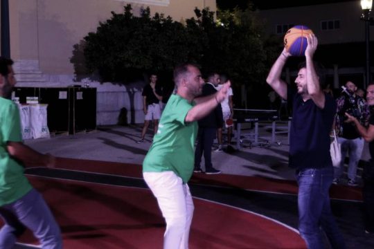 Κανονικά η ομιλία Ανδρουλάκη παρά τη ρήξη χιαστού