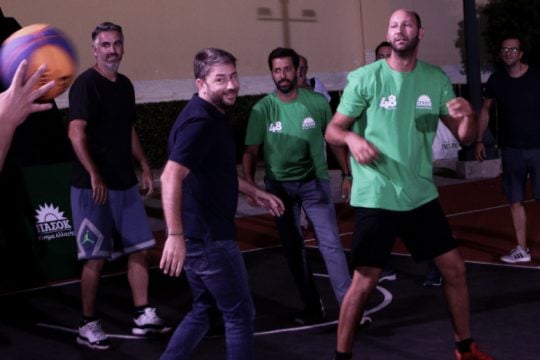 Εγχειρίστηκε με επιτυχία ο Νίκος Ανδρουλάκης μετά τον τραυματισμό του