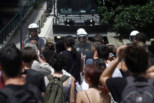 Δυναμικές συγκεντρώσεις μετά την άγρια επίθεση της ΕΛ.ΑΣ. στο ΑΠΘ