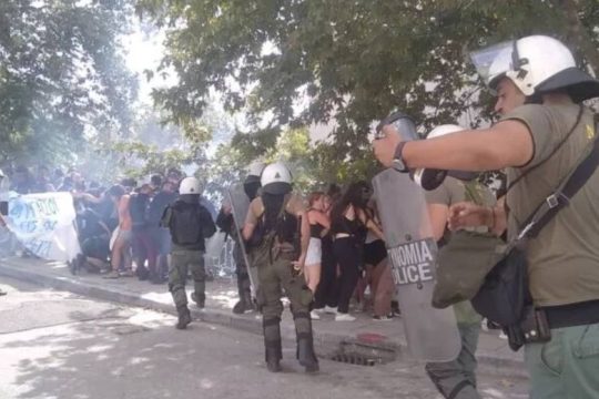 Με νέες συγκεντρώσεις απαντούν οι φοιτητές του ΑΠΘ στις συλλήψεις και στα χημικά