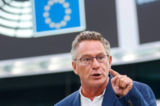 Σφυροκόπημα στο Ευρωκοινοβούλιο για το σκάνδαλο των υποκλοπών