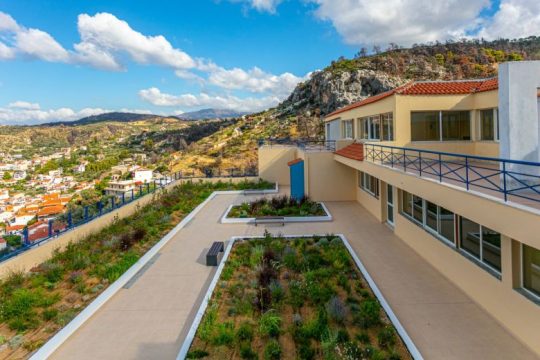 Η Αθηναϊκή Ζυθοποιία αναβάθμισε δύο σχολικά κτίρια στη Βόρεια Εύβοια