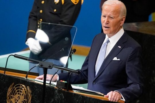 Μπάιντεν κατά Πούτιν και «ανεύθυνων πυρηνικών απειλών»
