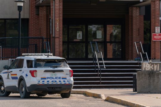 Νεκρός ένας από τους δύο φερόμενους δράστες του μακελειού στον Καναδά