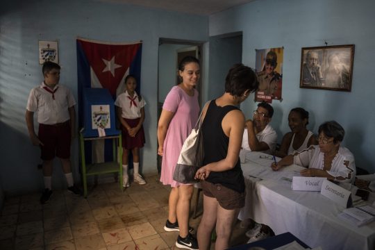 Η Κούβα θεσπίζει το γάμο και την τεκνοθεσία για ομόφυλα ζευγάρια