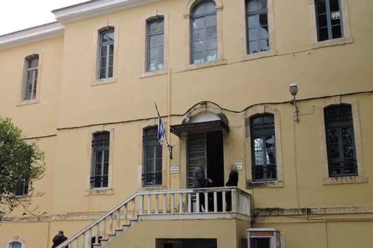 Επίθεση με μαχαίρι σε δικηγόρο έξω από τα Δικαστήρια Χανίων