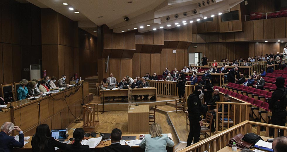 Εντονες πολιτικές αντιδράσεις για τις εικόνες στο Εφετείο