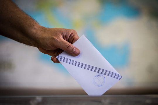 Το αφήγημα των «σταθερών κυβερνήσεων» και ο εκλογικός νόμος