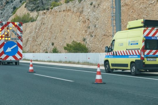 Τραυματισμοί εργατών σε εργοτάξιο της Ολυμπίας Οδού