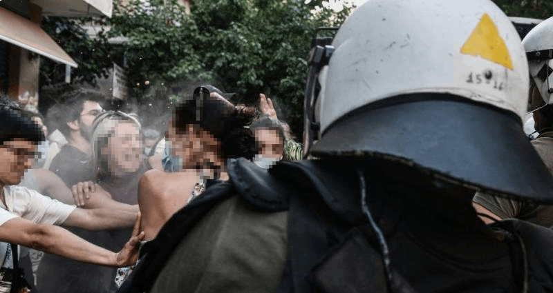 Τραμπουκισμό και ξυλοδαρμό γυναίκας απ’ τα ΜΑΤ στα Εξάρχεια καταγγέλλει η Α. Παπαρούσου