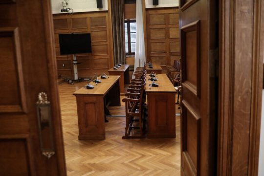 Επιχείρηση «απόλυτο σκότος» στην Εξεταστική για τις υποκλοπές