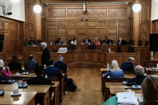 Τα 4 e-mails που καρφώνουν Λαβράνο και Μπίτζιο