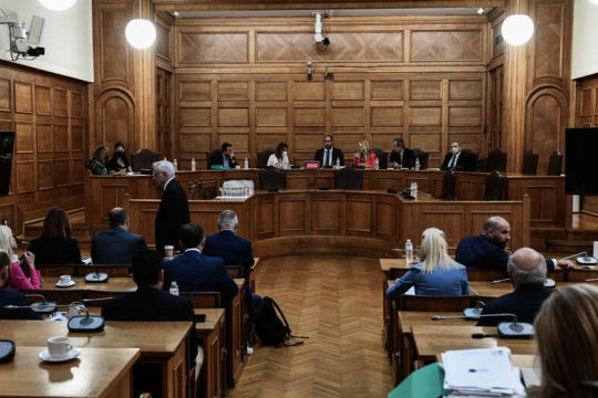 Τα 4 e-mails που καρφώνουν Λαβράνο και Μπίτζιο