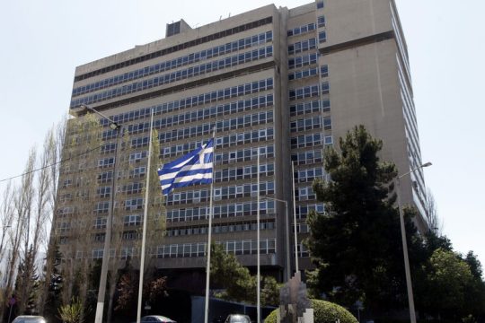 Πολλά κενά, περισσότερα ερωτήματα