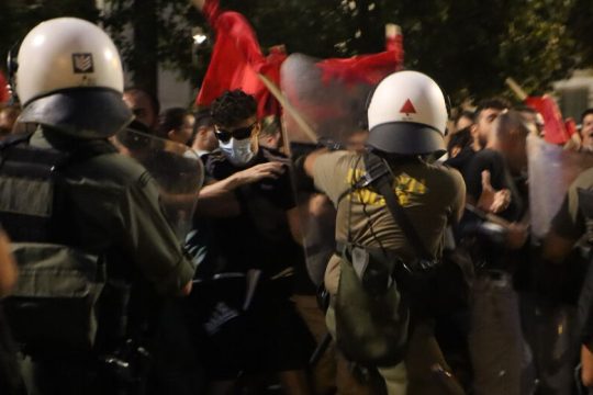 Με χημικά και αύρα για να κόψουν τη φοιτητική ορμή