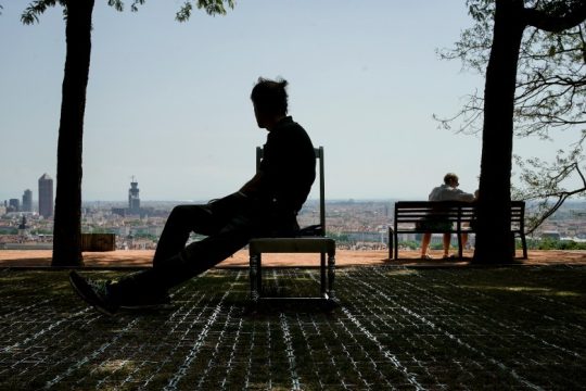 Παραμένουν οι υψηλές για την εποχή θερμοκρασίες