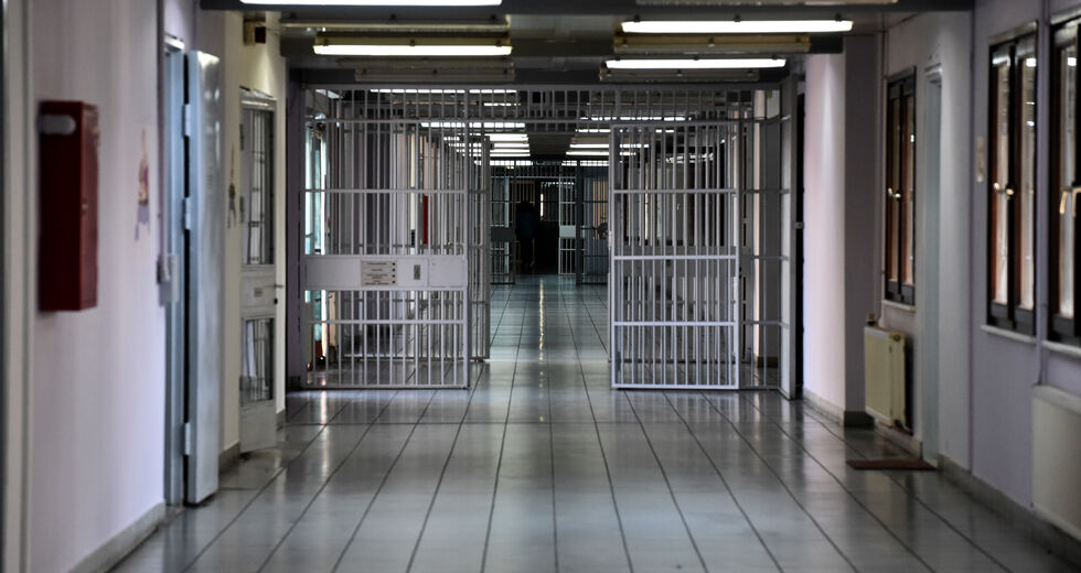 Φυλακές υπερπλήρεις με απάνθρωπες συνθήκες