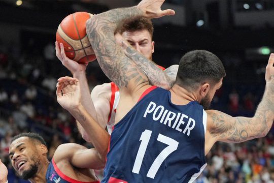 Eurobasket: Οι Γάλλοι δραπέτευσαν με πρόκριση απέναντι στην ψυχωμένη Τουρκία
