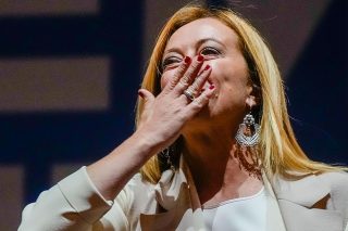 Τζόρτζια Μελόνι, ακραία, (σχεδόν) παντοδύναμη