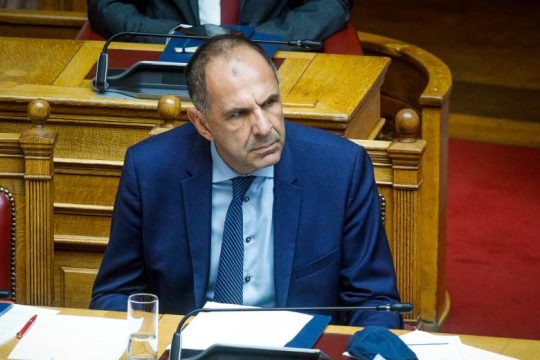 Στη «μέγκενη» της αντιπολίτευσης η κυβέρνηση για υποκλοπές και ΠΝΠ