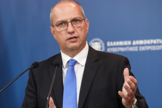 Κυβερνητικό κρυφτό με τη «νομιμότητα»