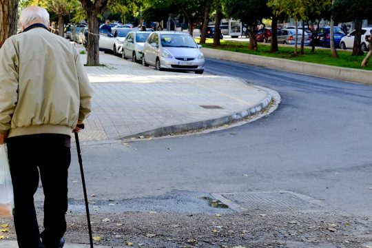 Ράβδος ανά χείρα, άρα…