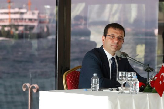 Απειλείται με τετραετή αποκλεισμό από την πολιτική ο μεγάλος αντίπαλος του Ερντογάν