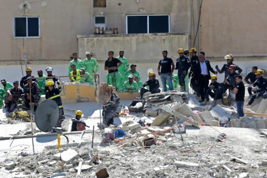 Μακραίνει ο κατάλογος νεκρών από κατάρρευση πολυκατοικίας στην Ιορδανία