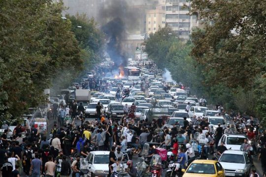 Νεκροί, οργισμένες διαδηλώσεις και καταστολή στο Ιράν