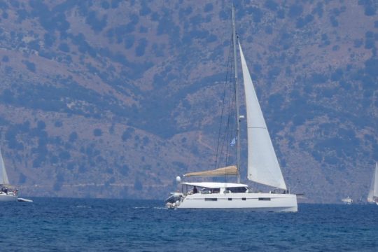 Σοβαρός τραυματισμός τουρίστριας κατά την πρόσδεση ιστιοφόρου
