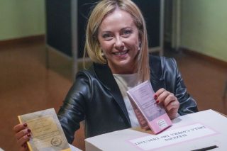 Πρώτη η Ακροδεξιά, θρίαμβος για Μελόνι