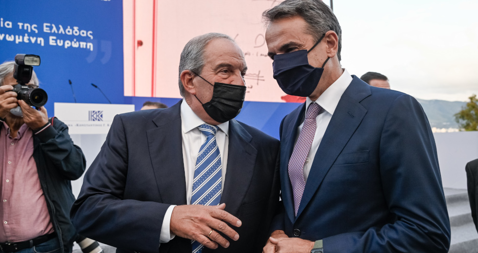 «Πουλάνε τρέλα» για να κλείσει το θέμα Καραμανλή