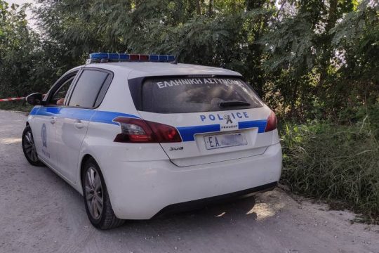 Άνδρας σκότωσε σύντροφο και παιδί και αυτοκτόνησε
