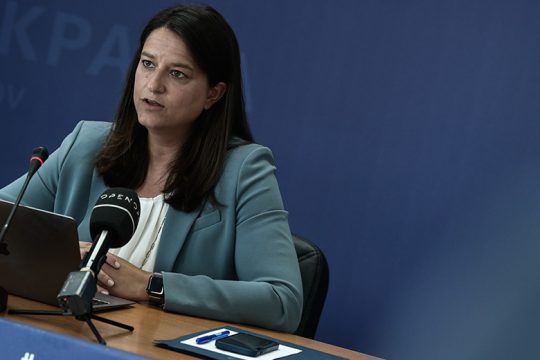 Πίσω από τις απατηλές διακηρύξεις του υπουργείου Παιδείας
