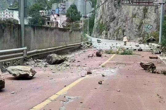 Φονικοί σεισμοί έπληξαν Κίνα και Αφγανιστάν
