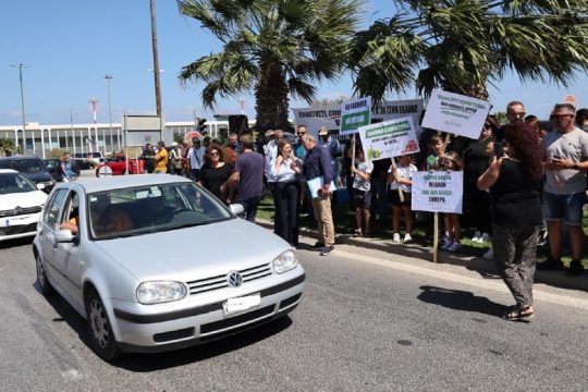 Ηράκλειο: Αγροτικό συλλαλητήριο στο αεροδρόμιο «Ν. Καζαντζάκης»