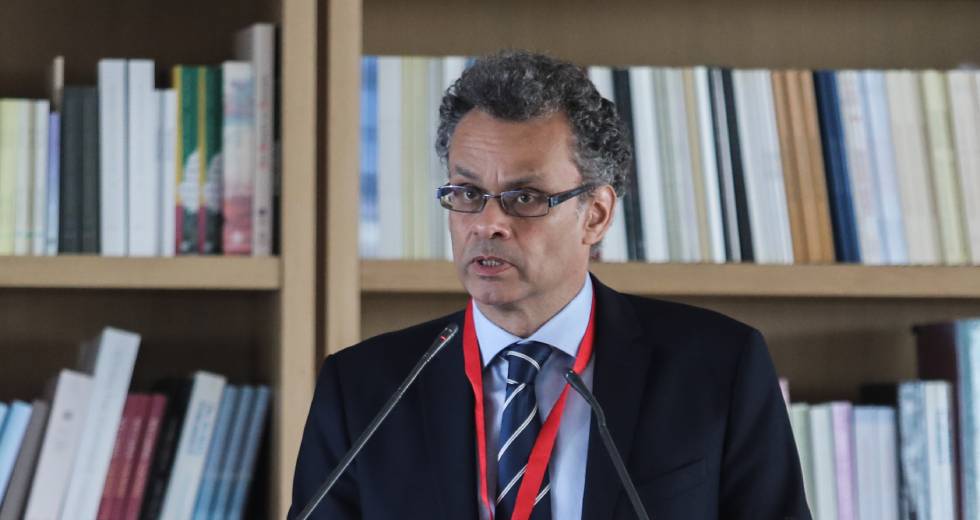 Υποκλοπές: Αντίθετη με το Σύνταγμα η άρνηση συνεργασίας των εμπλεκόμενων λέει ο καθηγητής Κοντιάδης
