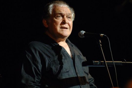 Μία καριέρα, δύο γάμοι και δύο ζωές