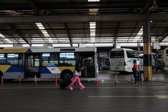 Νομιμοποιούν «εκτροχιασμούς» στις συγκοινωνίες και όχι μόνο